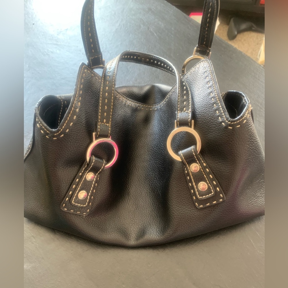 Tommy Hilfiger Elegant Black Leather Handbag